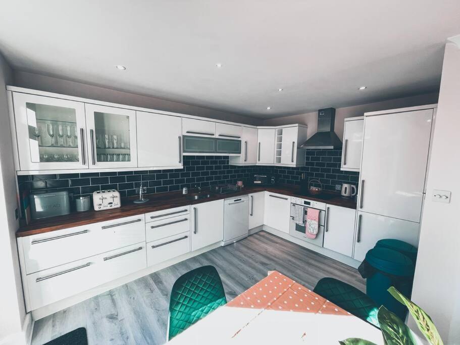 Modern 3 Ground Floor Parking And Garden Apartment Bournemouth Exterior photo